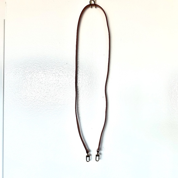 LOUIS VUITTON AUTHENTICATED Monogram Canvas Pochette Accessoires & 46.5" Strap - Picture 7 of 16